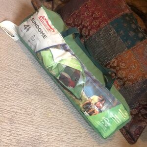 Sundome by Coleman 4 person camping tent lightweight Water resistant